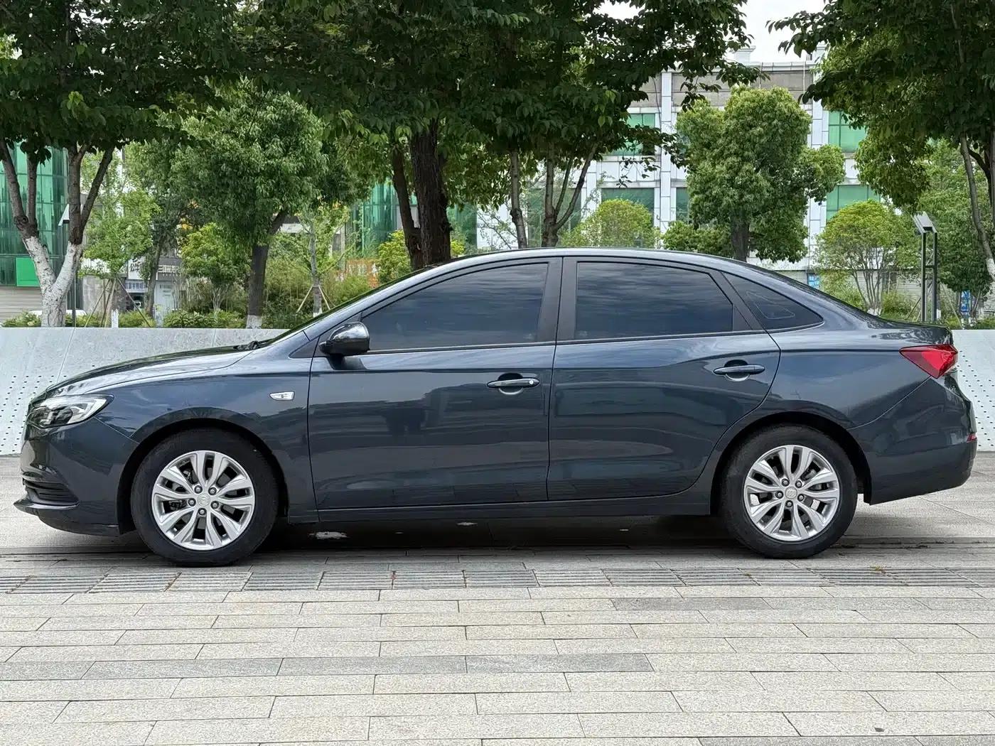 Buick Excelle 2021 Classic 1.5L Automatic Entry-Level Model — миниатюра 3