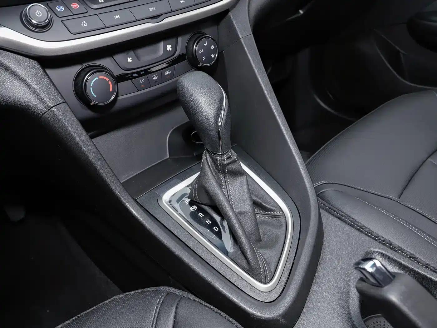 Buick Excelle 2021 Facelift 1.3T Automatic Mild Hybrid Elite — миниатюра 17