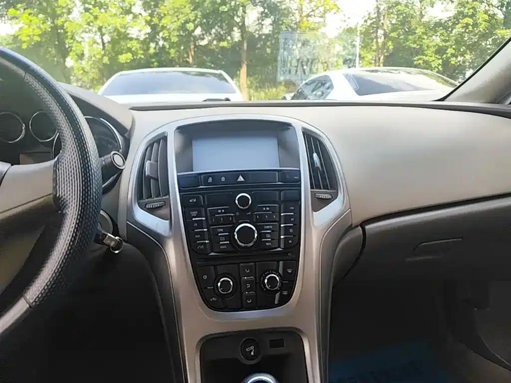 Buick Excelle GT 1.6L Manual Comfort Edition (2013) — миниатюра 13