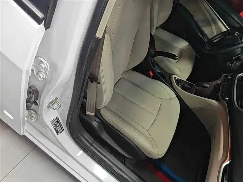 Buick Excelle 2021 Classic 1.5L Automatic Elite — миниатюра 25