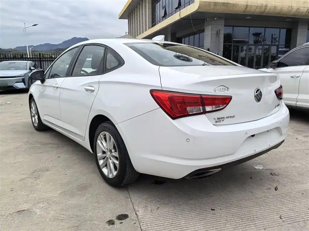 Buick Verano 2018 Sedan 20T Dual-Clutch Leading Edition — миниатюра 11