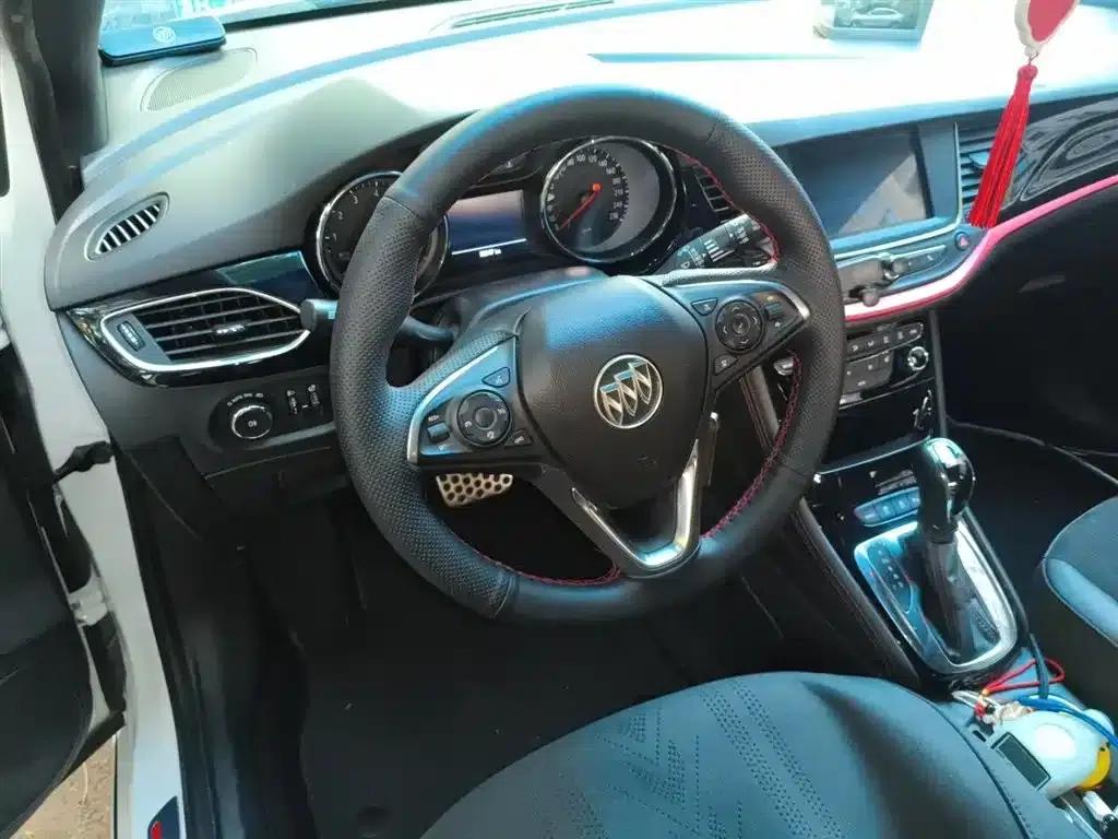 Buick Verano 2018 Hatchback GS 20T Dual-Clutch Leading Edition — миниатюра 3