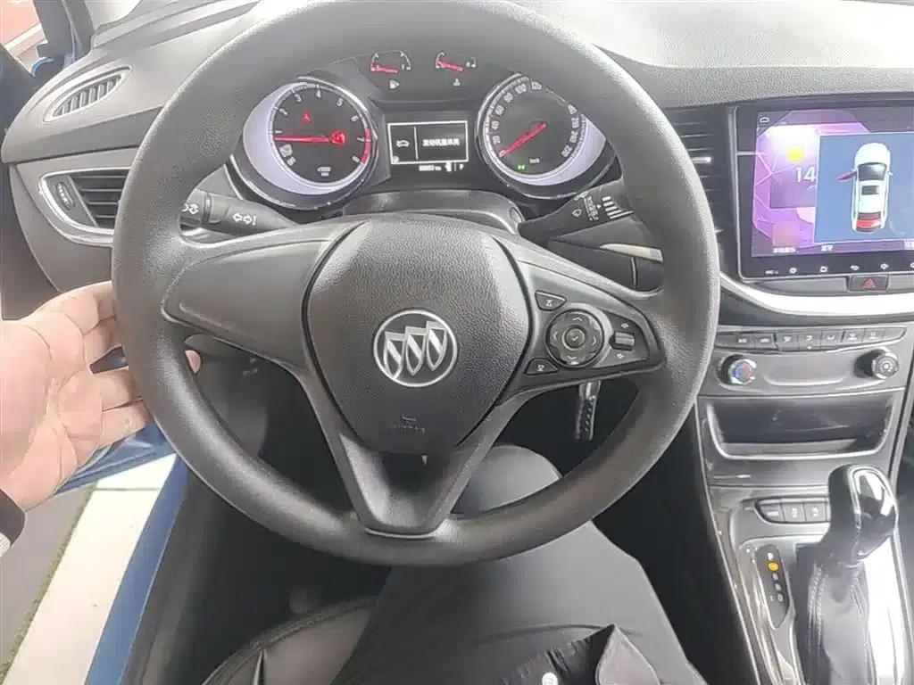 Buick Verano 2016 Hatchback 15S Automatic Entry-Level — миниатюра 11