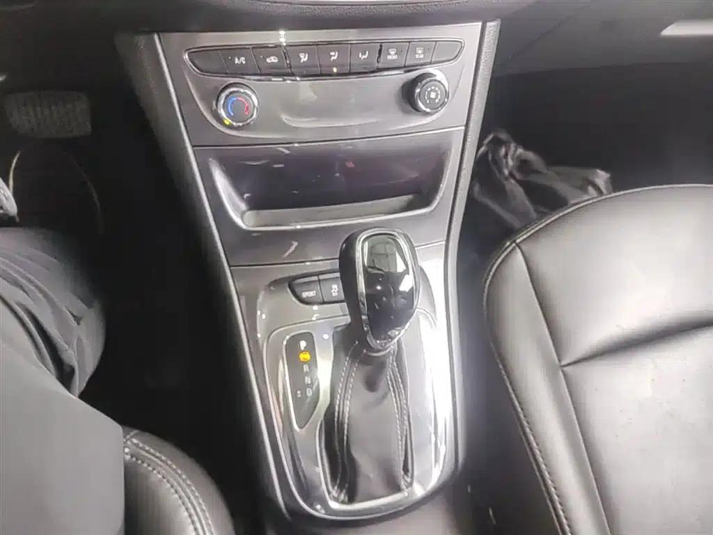 Buick Verano 2016 Hatchback 15S Automatic Entry-Level — миниатюра 14