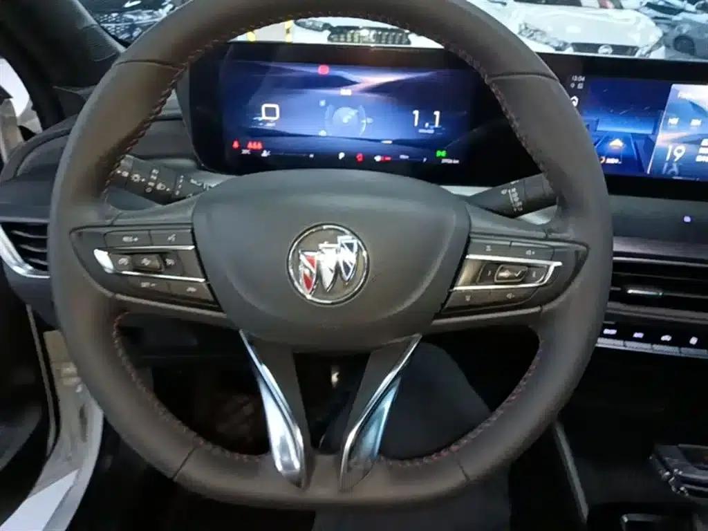 2023 Buick Verano Pro GS Hunter Edition — миниатюра 11