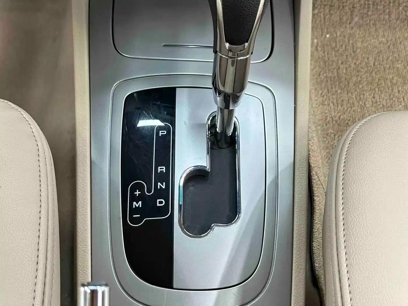 Buick Excelle 2013 1.5L Automatic Classic — миниатюра 14
