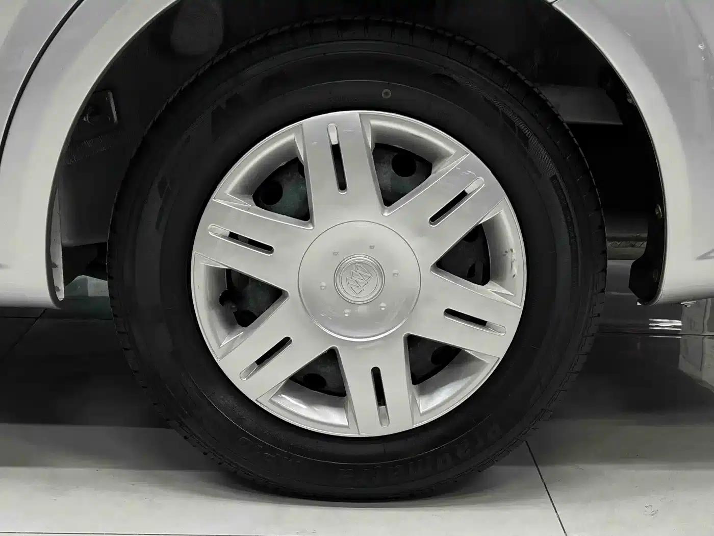 Buick Excelle 2013 1.5L Automatic Classic — миниатюра 16