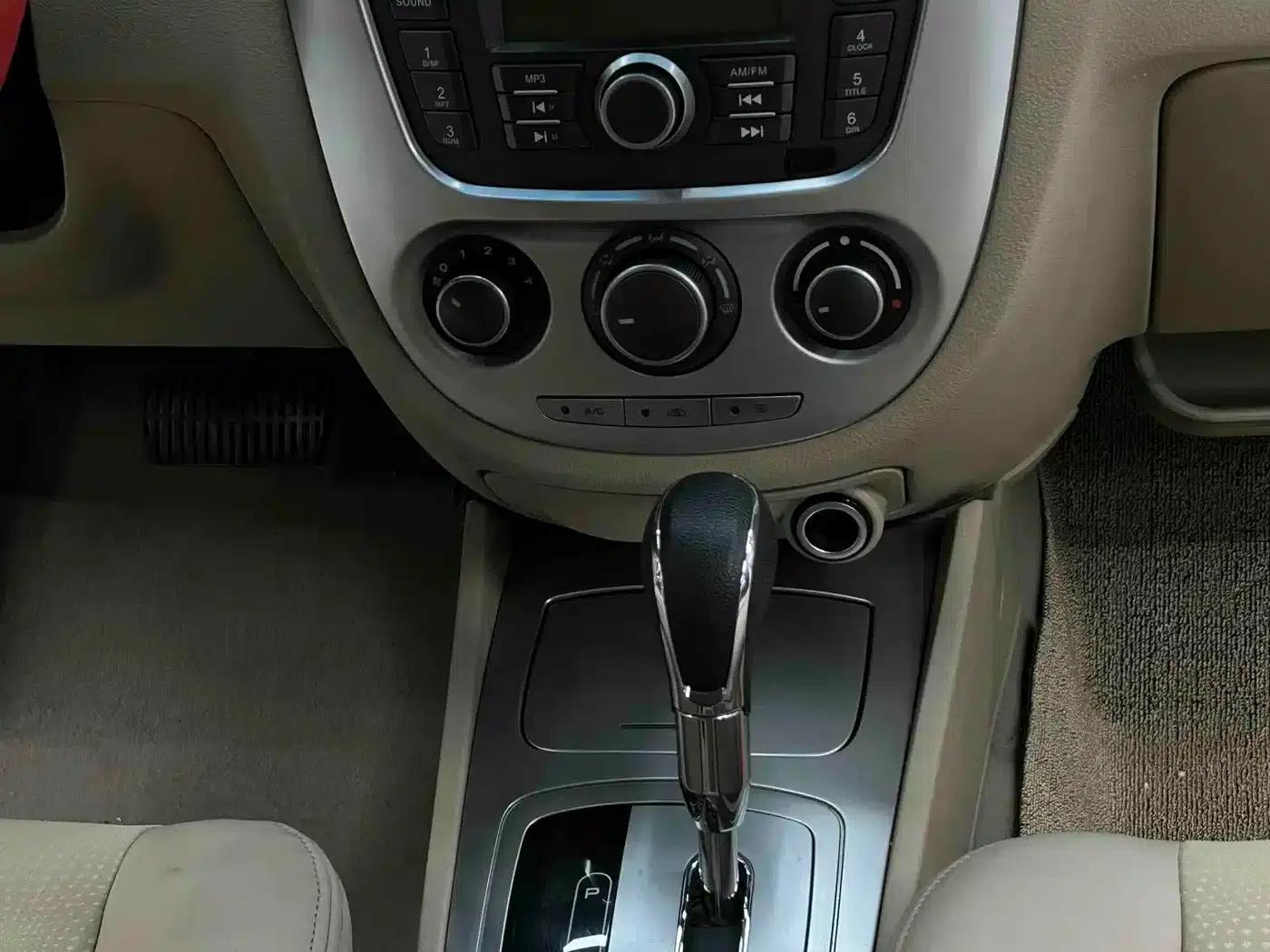 Buick Excelle 2013 1.5L Automatic Classic — миниатюра 8