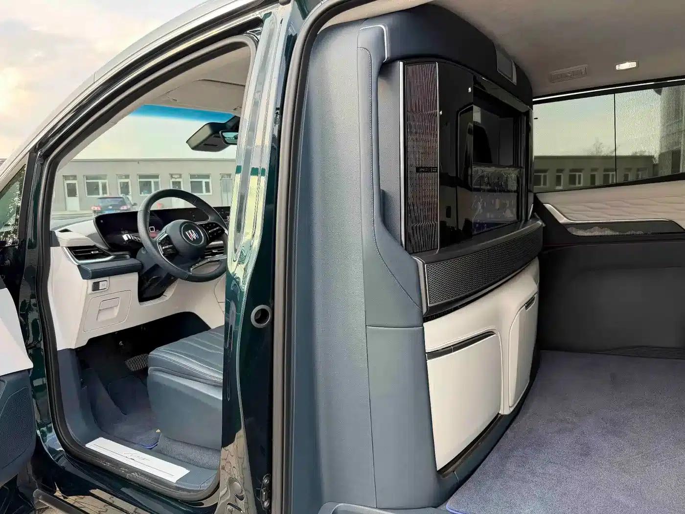 Century 2023 2.0T Four-Seat Private Edition — миниатюра 12