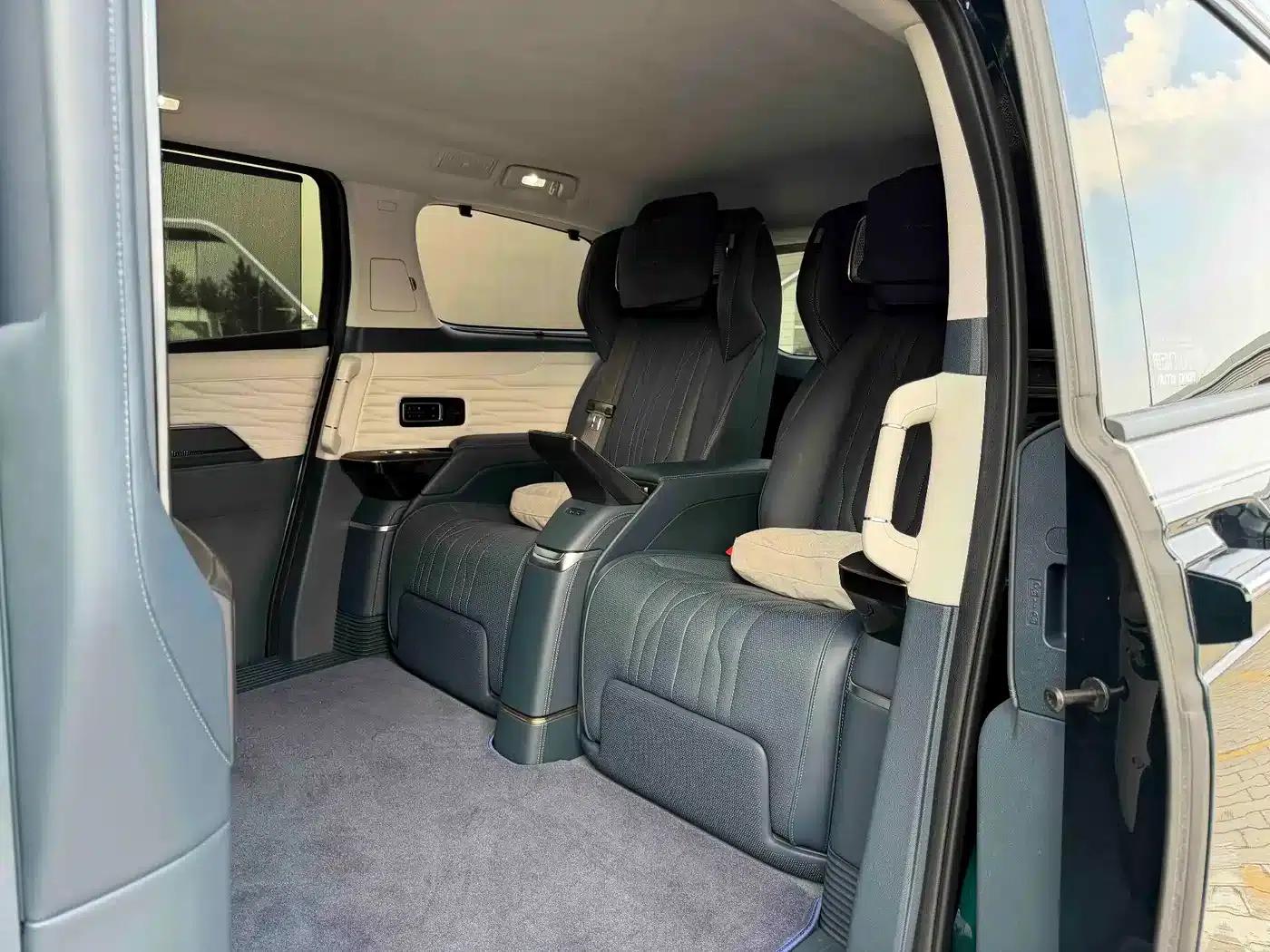 Century 2023 2.0T Four-Seat Private Edition — миниатюра 14