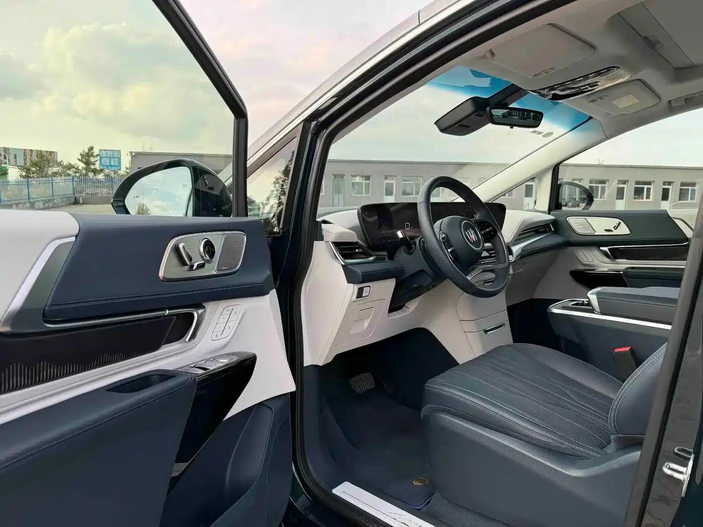 Century 2023 2.0T Four-Seat Private Edition — миниатюра 15