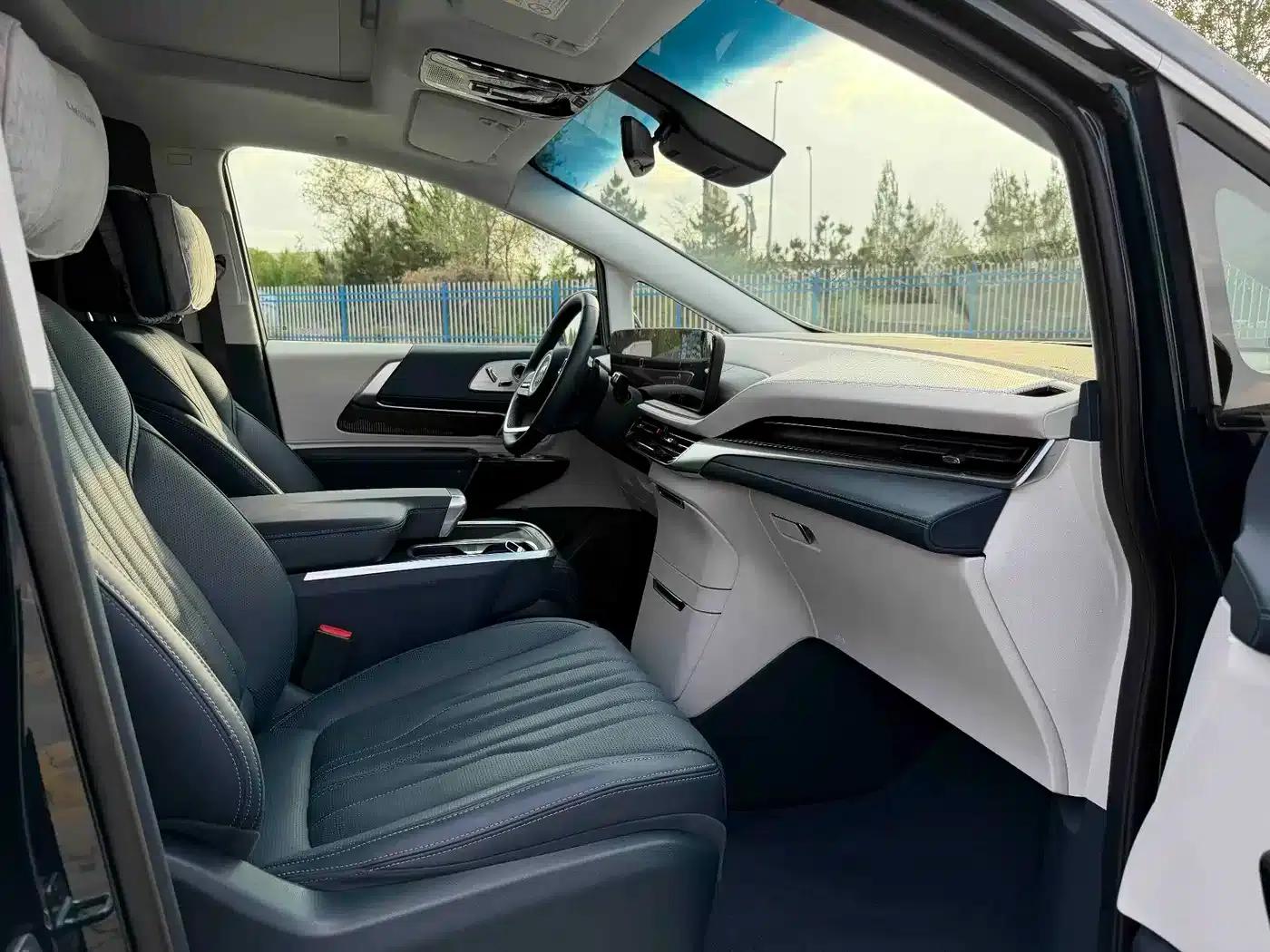 Century 2023 2.0T Four-Seat Private Edition — миниатюра 17