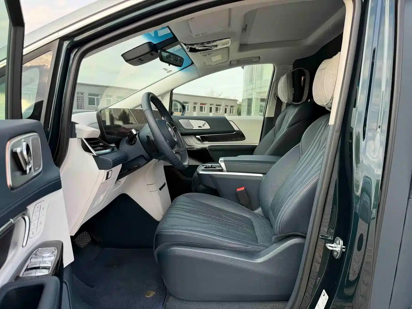 Century 2023 2.0T Four-Seat Private Edition — миниатюра 8