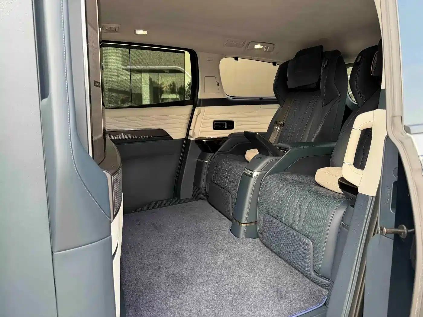 Century 2023 2.0T Four-Seat Private Edition — миниатюра 9