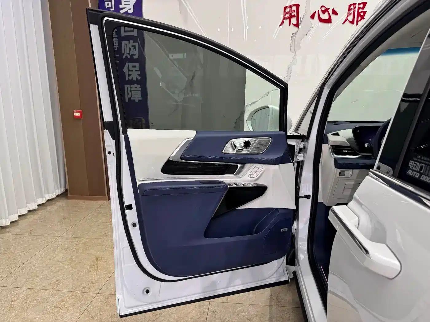 Century 2023 2.0T Six-Seat Luxury Edition — миниатюра 16