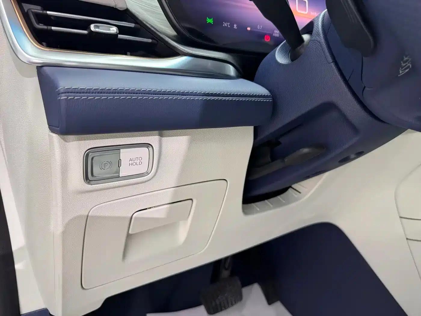 Century 2023 2.0T Six-Seat Luxury Edition — миниатюра 19