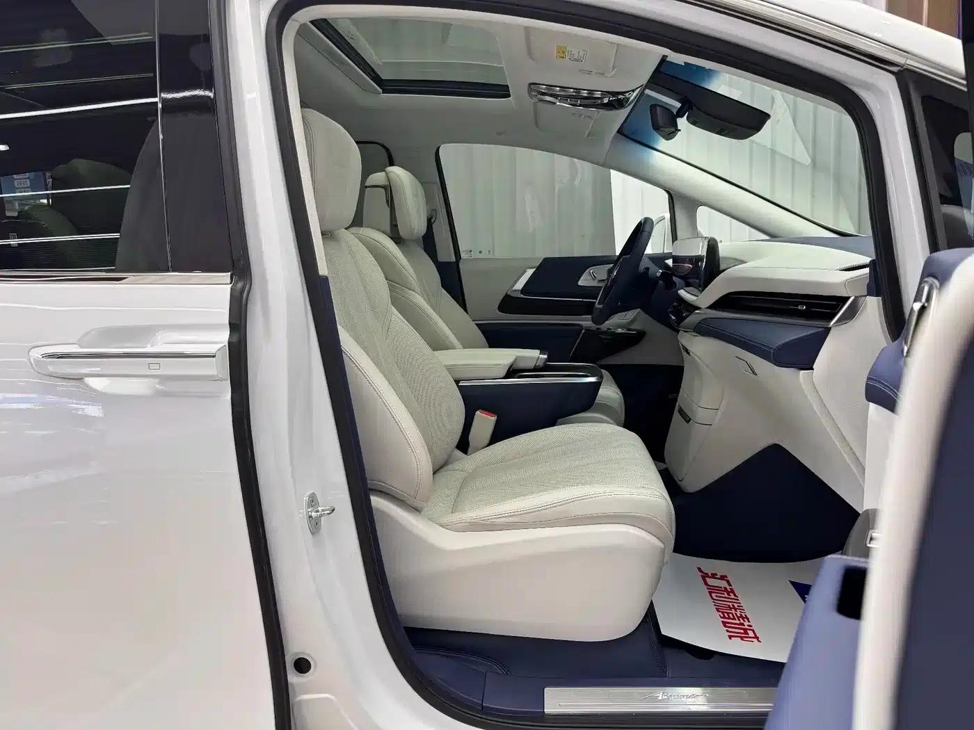 Century 2023 2.0T Six-Seat Luxury Edition — миниатюра 21