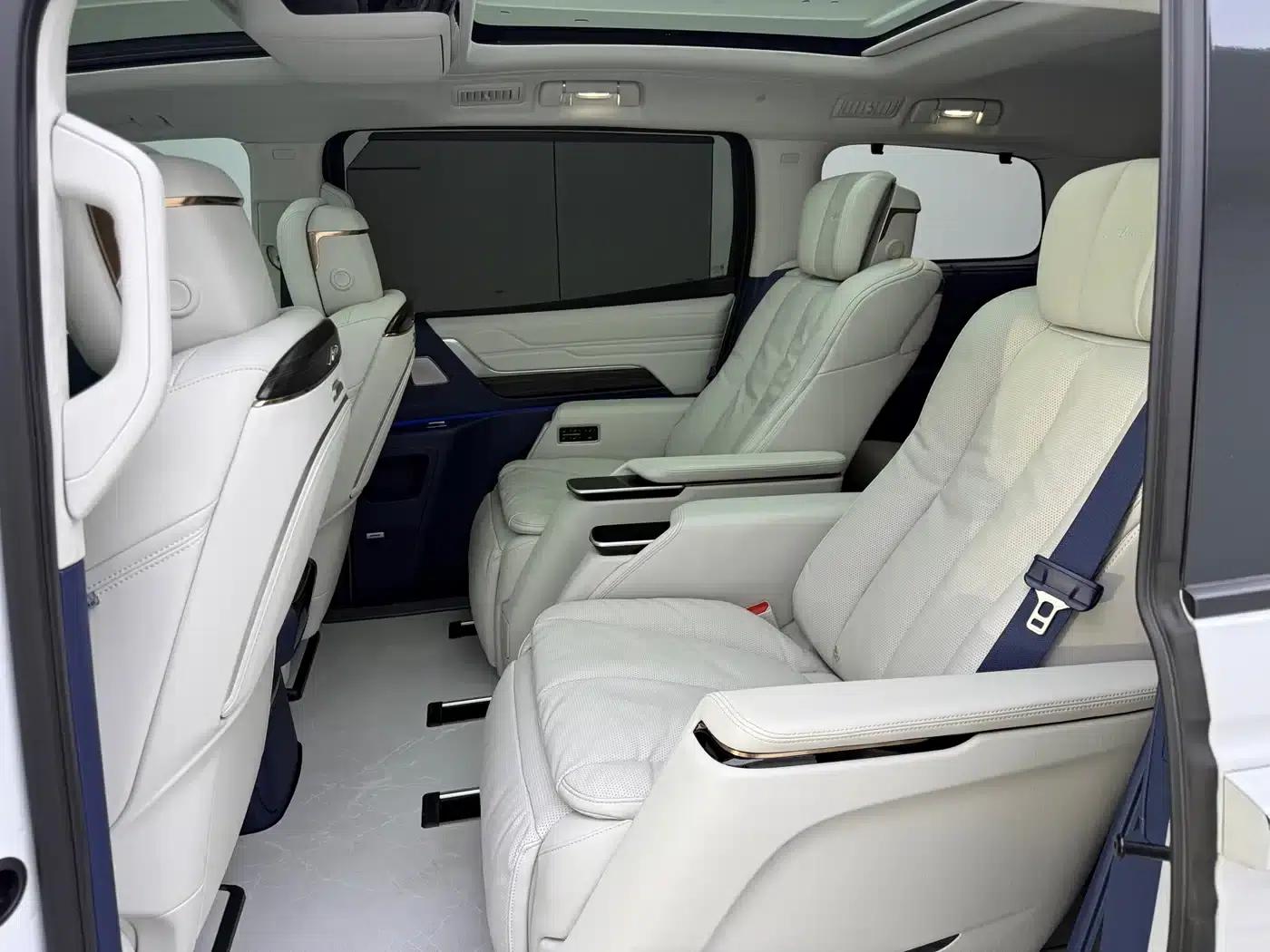 Century 2025 2.0T 7-Seat Luxury Edition — миниатюра 14