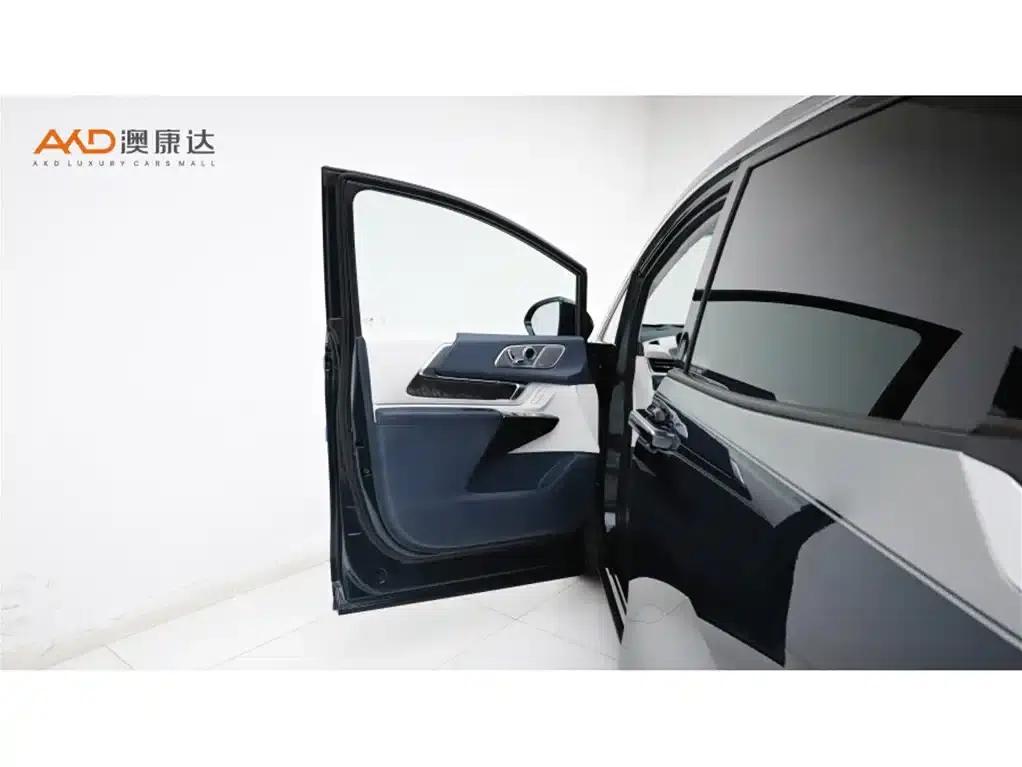 Century 2023 2.0T Four-Seat Private Edition — миниатюра 10