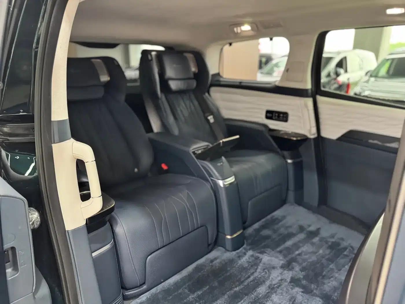 Century 2023 2.0T Four-Seat Private Edition — миниатюра 12