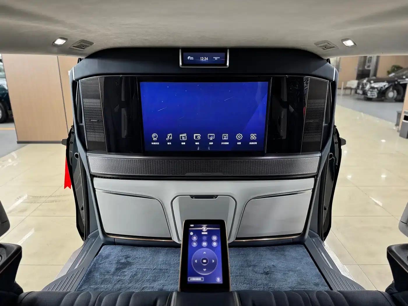 Century 2023 2.0T Four-Seat Private Edition — миниатюра 16