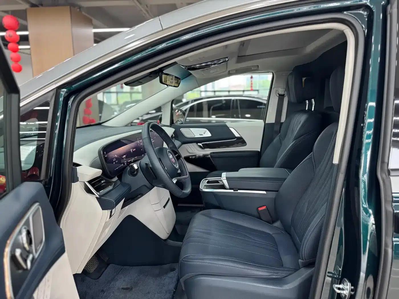 Century 2023 2.0T Four-Seat Private Edition — миниатюра 6