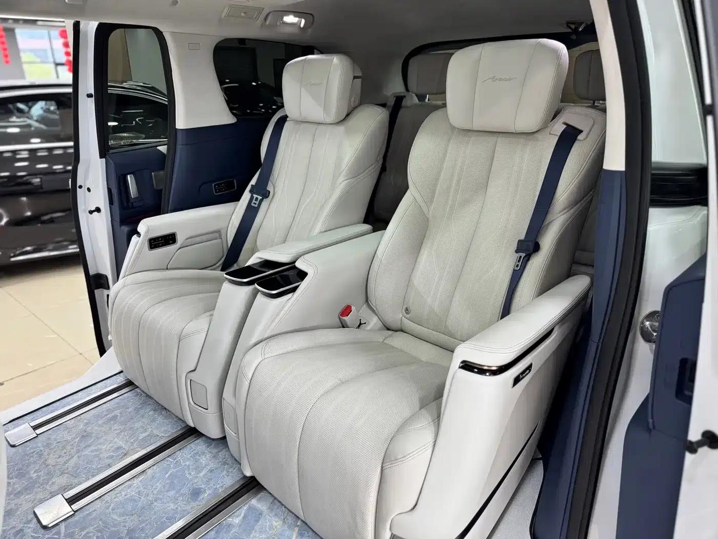Century 2023 2.0T 7-Seat Luxury Edition — миниатюра 23