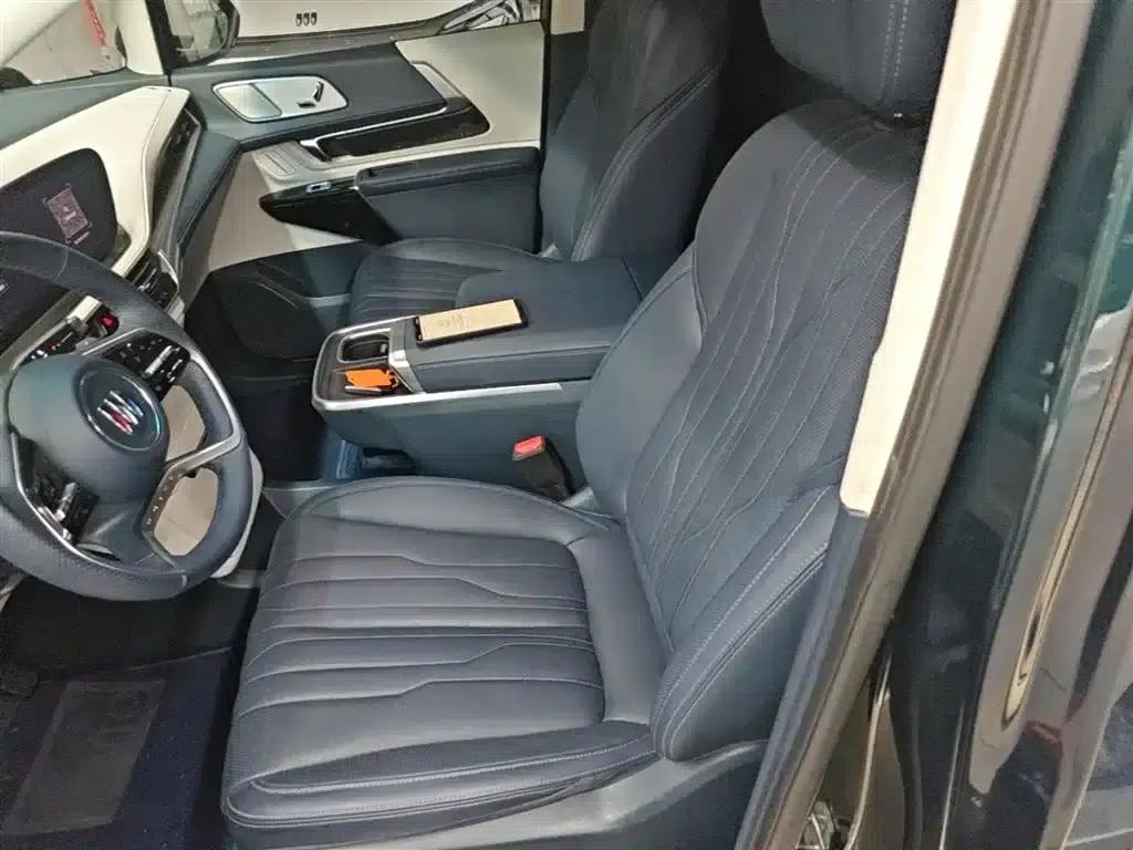 Century 2023 2.0T Four-Seat Private Edition — миниатюра 15