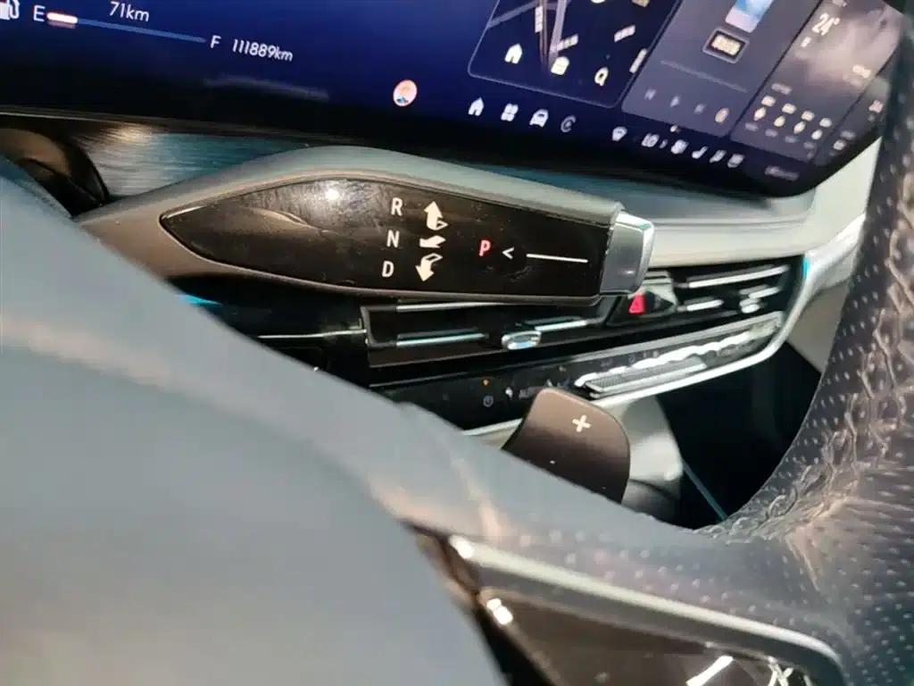 Century 2023 2.0T Four-Seat Private Edition — миниатюра 14