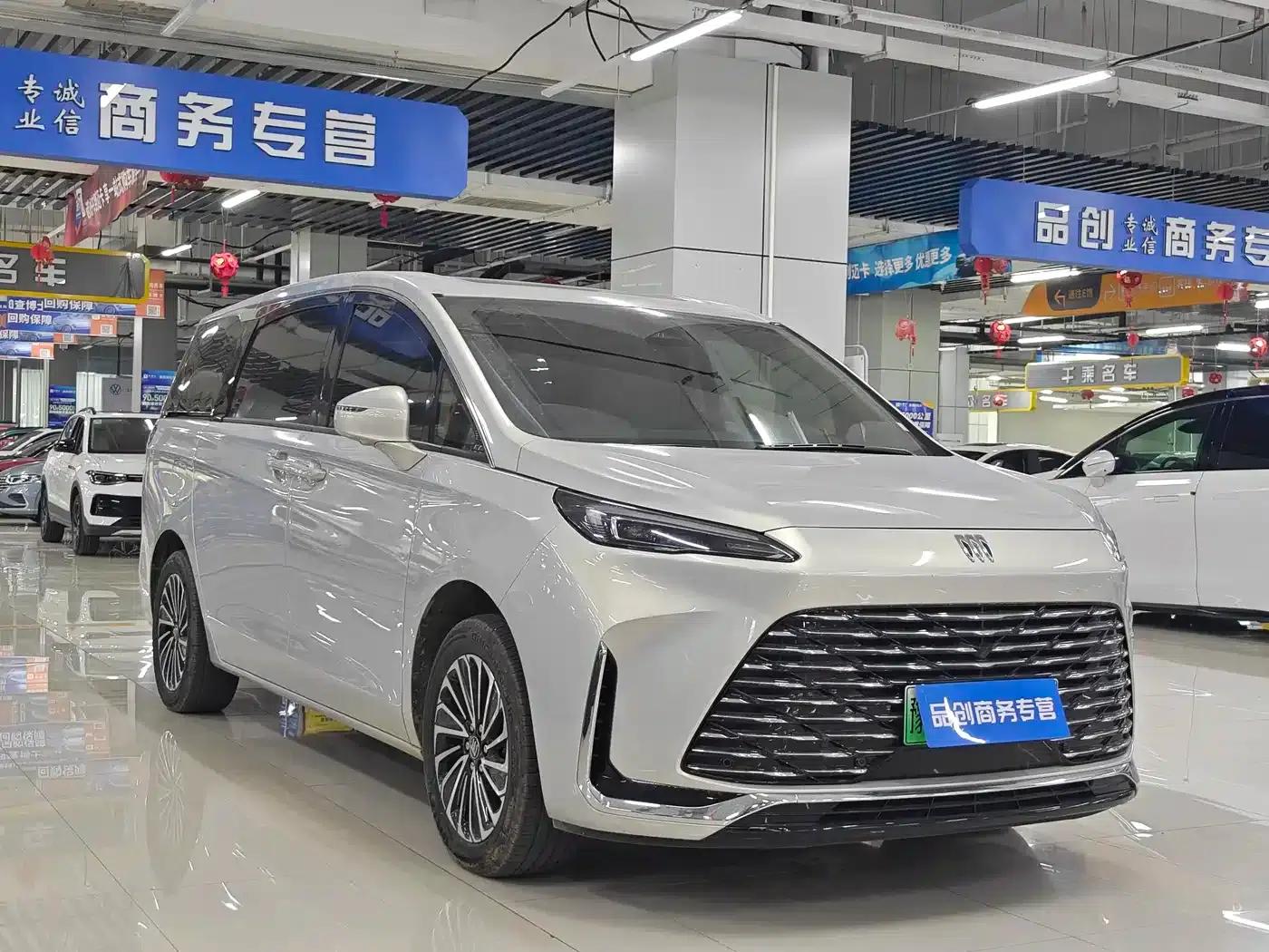 Buick GL8 PHEV 2025 Land Cruiser Premium Edition — миниатюра 3