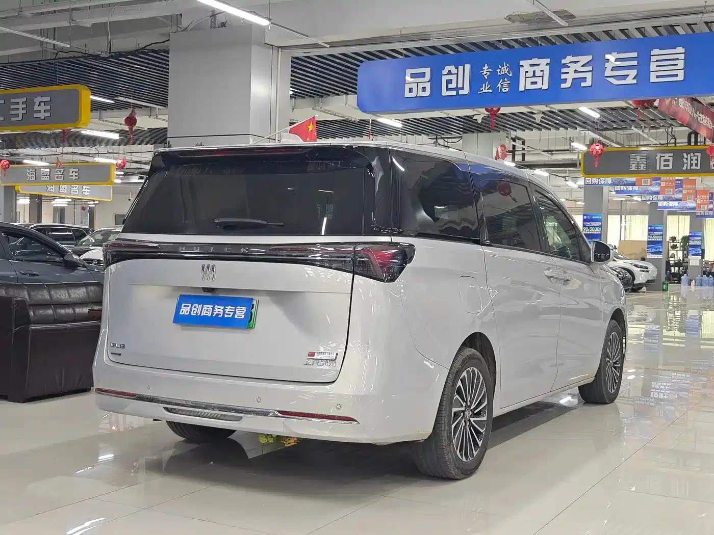 Buick GL8 PHEV 2025 Land Cruiser Premium Edition — миниатюра 7