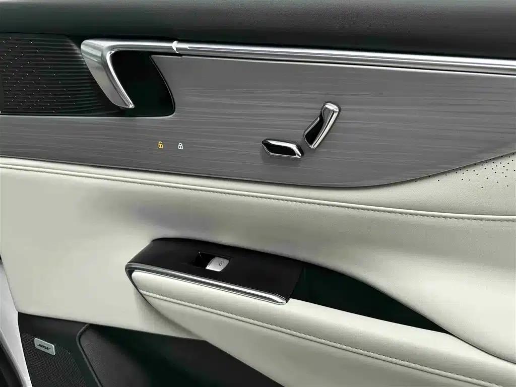 Buick GL8 PHEV 2024 Land Cruiser Premium Edition 7-Seater — миниатюра 15