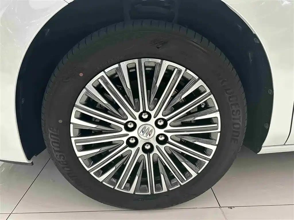 Buick GL8 PHEV 2024 Land Cruiser Premium Edition 7-Seater — миниатюра 3