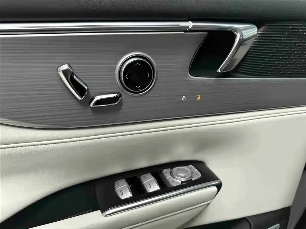 Buick GL8 PHEV 2024 Land Cruiser Premium Edition 7-Seater — миниатюра 4