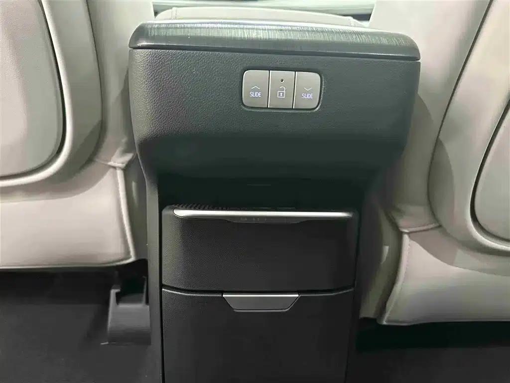 Buick GL8 PHEV 2024 Land Cruiser Premium Edition 7-Seater — миниатюра 10