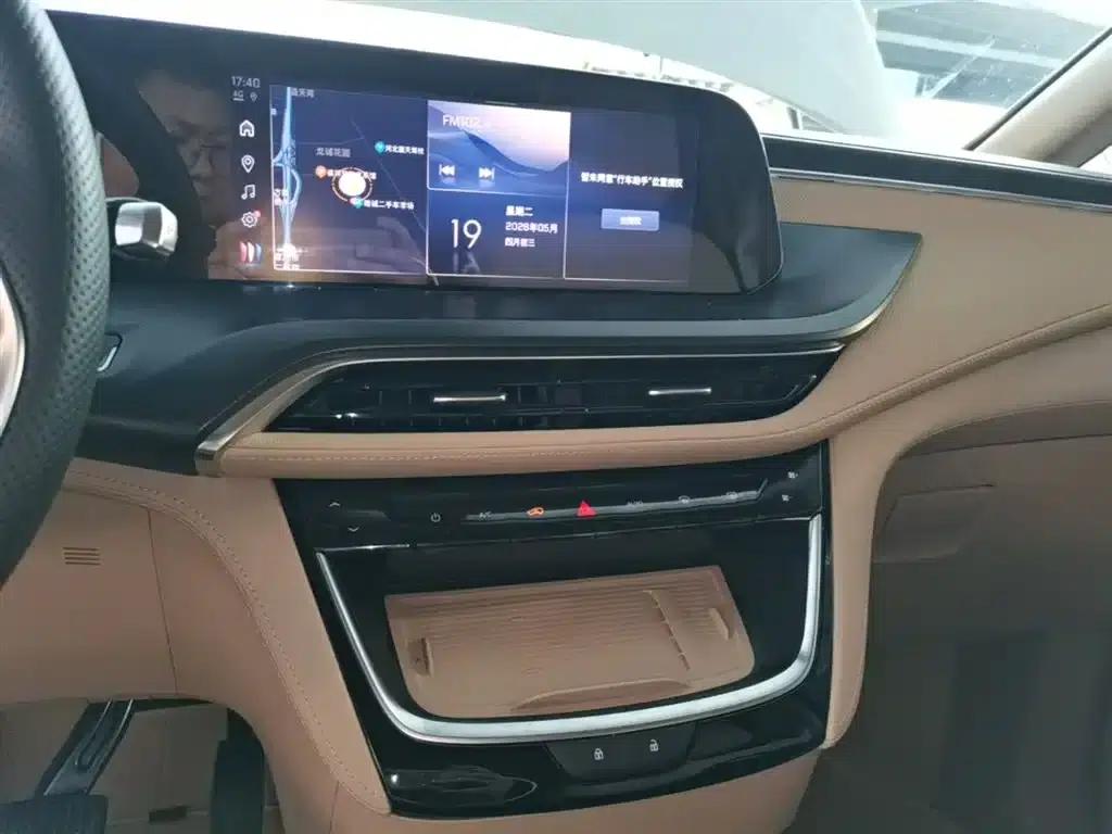 Buick GL8 PHEV 2025 Land Cruiser Premium Edition — миниатюра 13