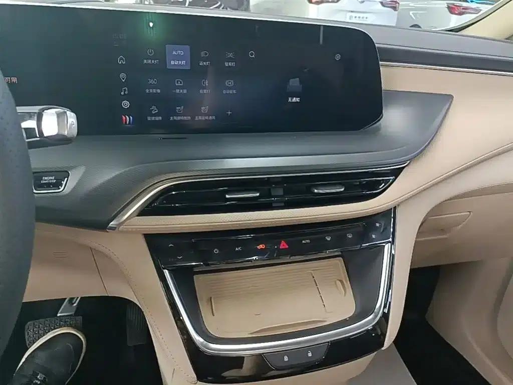 Buick GL8 PHEV 2025 Land Cruiser Premium Edition — миниатюра 13