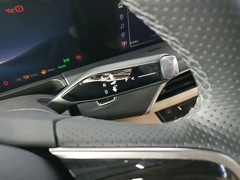 Buick GL8 PHEV 2025 Land Cruiser Premium Edition — миниатюра 14