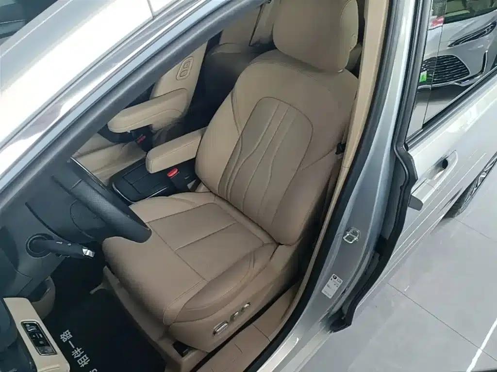 Buick GL8 PHEV 2025 Land Cruiser Premium Edition — миниатюра 15