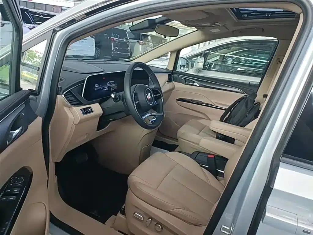 Buick GL8 PHEV 2025 Land Cruiser Premium Edition — миниатюра 16