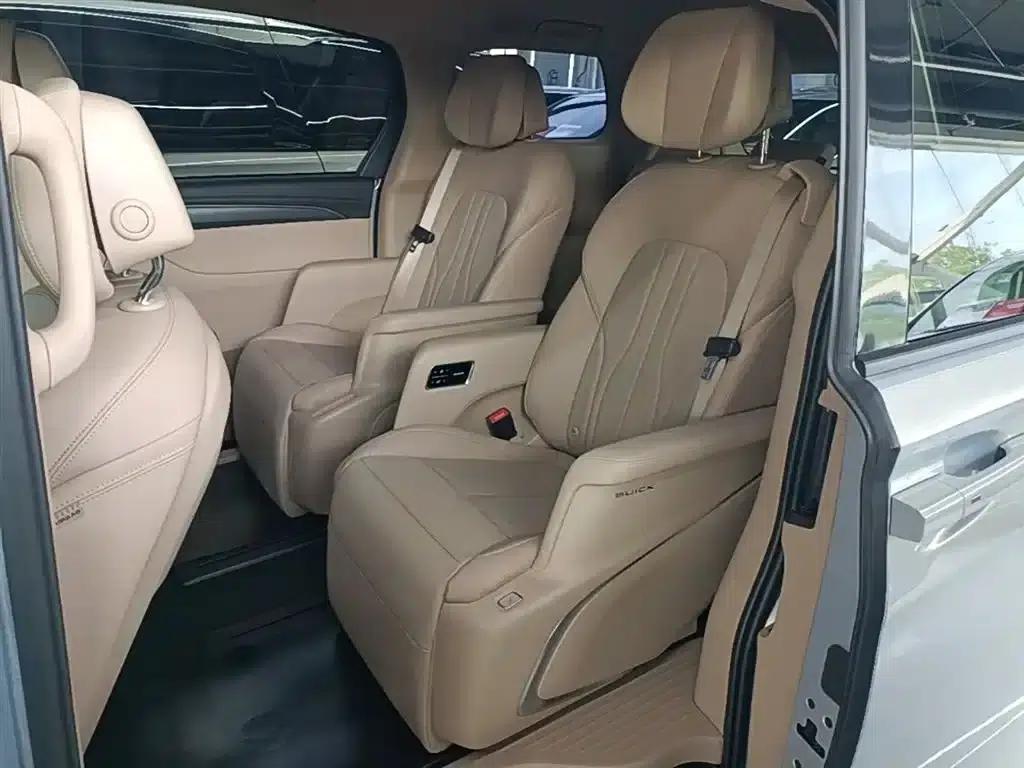 Buick GL8 PHEV 2025 Land Cruiser Premium Edition — миниатюра 17