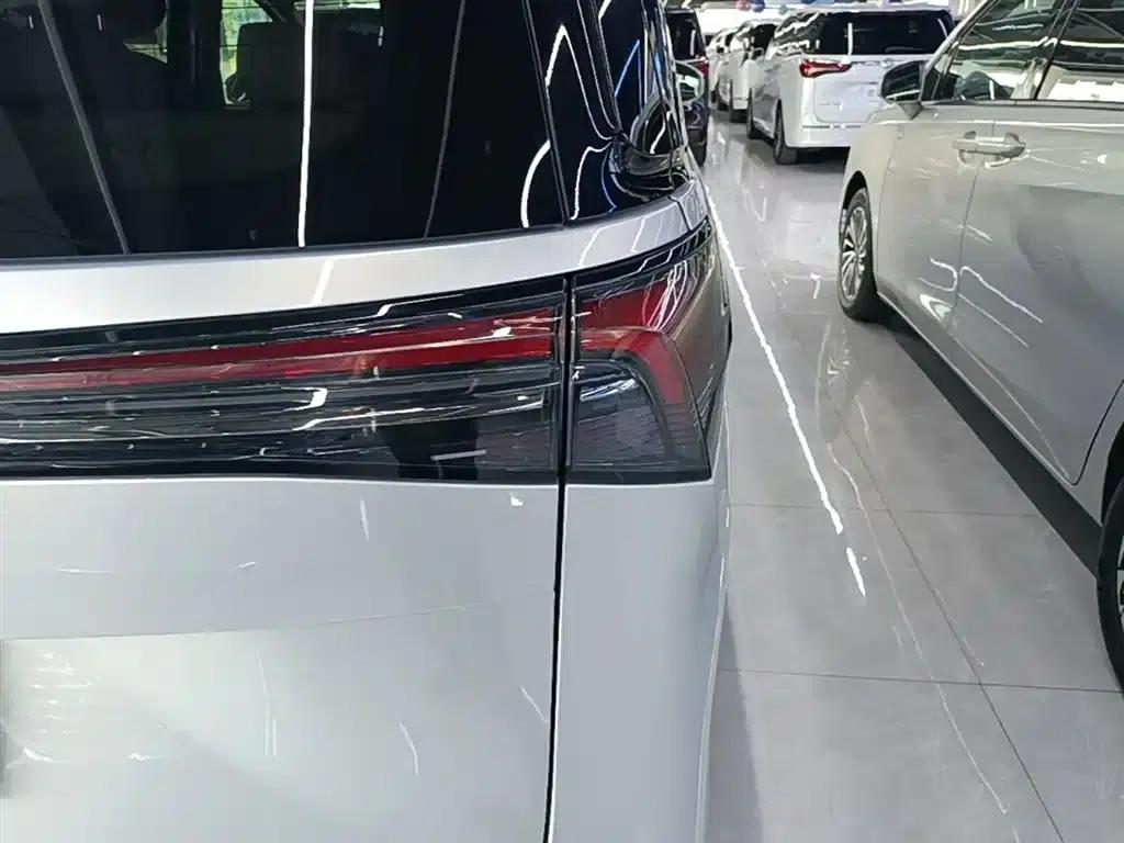 Buick GL8 PHEV 2025 Land Cruiser Premium Edition — миниатюра 8