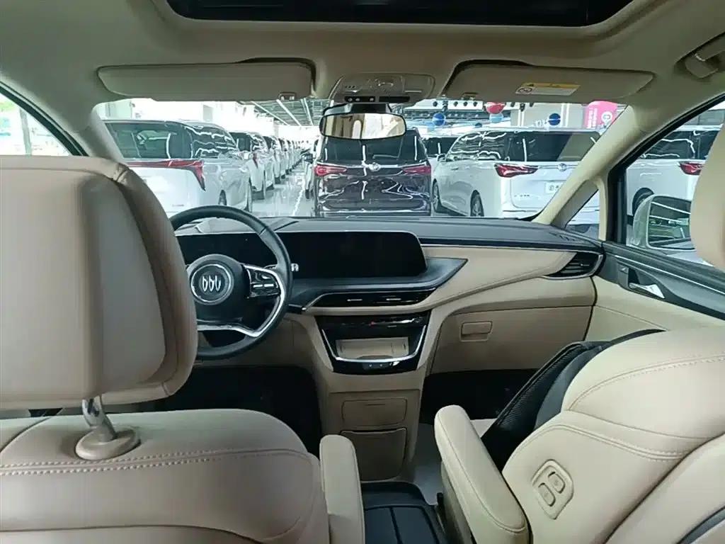 Buick GL8 PHEV 2025 Land Cruiser Premium Edition — миниатюра 10