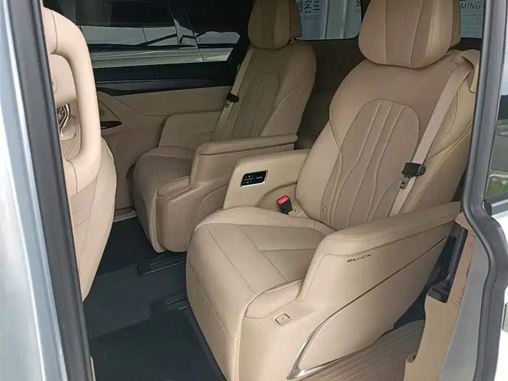 Buick GL8 PHEV 2025 Land Cruiser Premium Edition — миниатюра 17