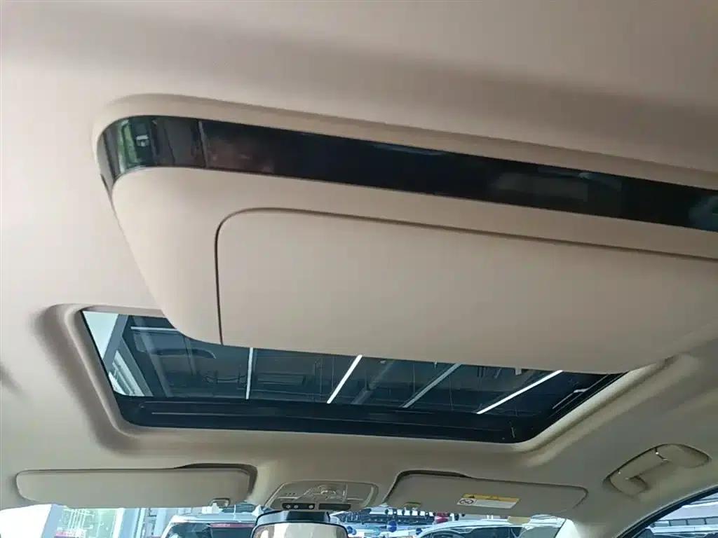 Buick GL8 PHEV 2025 Land Cruiser Premium Edition — миниатюра 18