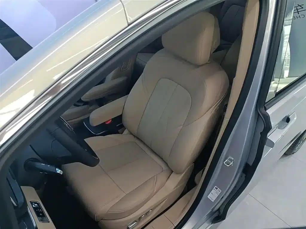 Buick GL8 PHEV 2025 Land Cruiser Premium Edition — миниатюра 15