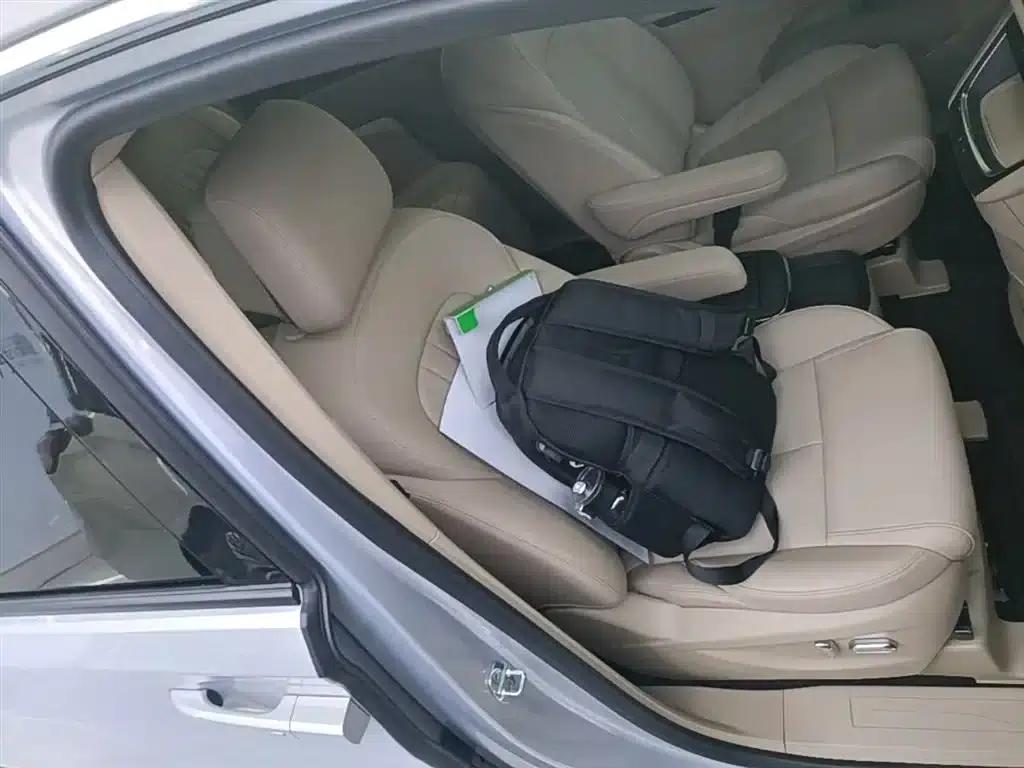 Buick GL8 PHEV 2025 Land Cruiser Premium Edition — миниатюра 25