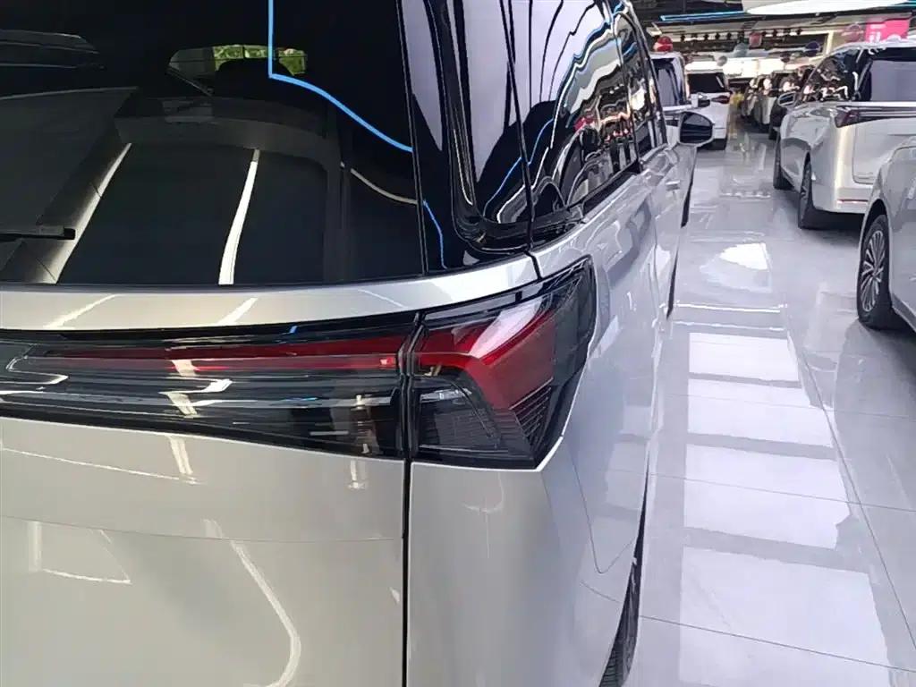 Buick GL8 PHEV 2025 Land Cruiser Premium Edition — миниатюра 8