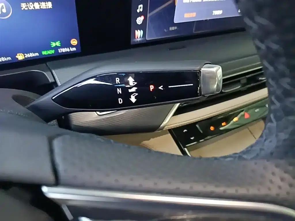 Buick GL8 PHEV 2025 Land Cruiser Premium Edition — миниатюра 14
