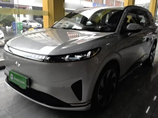Dongfeng eπ eπ008 2024 210Max Range-Extended Version 6 Seats